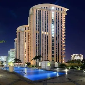 A2j Luxury 1br Balcony Near Venice Mall Bgc Manila