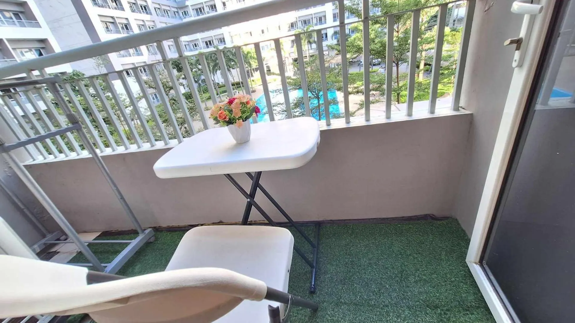 Stunning 1Br Balcony Pool View W/ Wi-Fi Grace Res Apartment Manila
